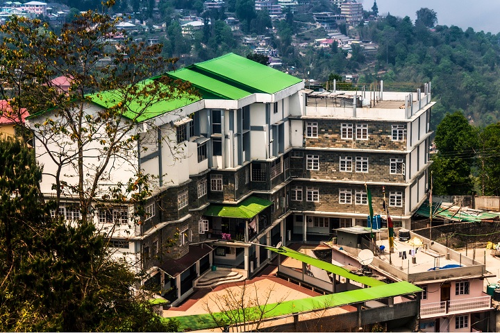 https://cache.careers360.mobi/media/colleges/social-media/media-gallery/20847/2021/7/5/Campus View of Rockvale Management College Kalimpong_Campus-view.jpg